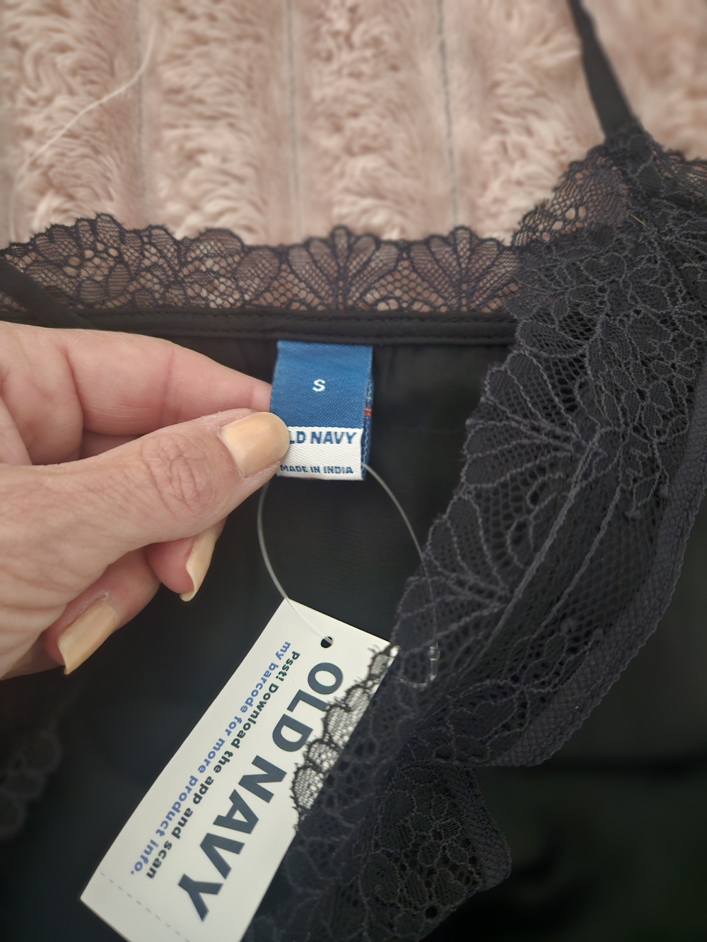 3/$20 Old Navy Black Lace Trim Camisole - Picture 5 of 6